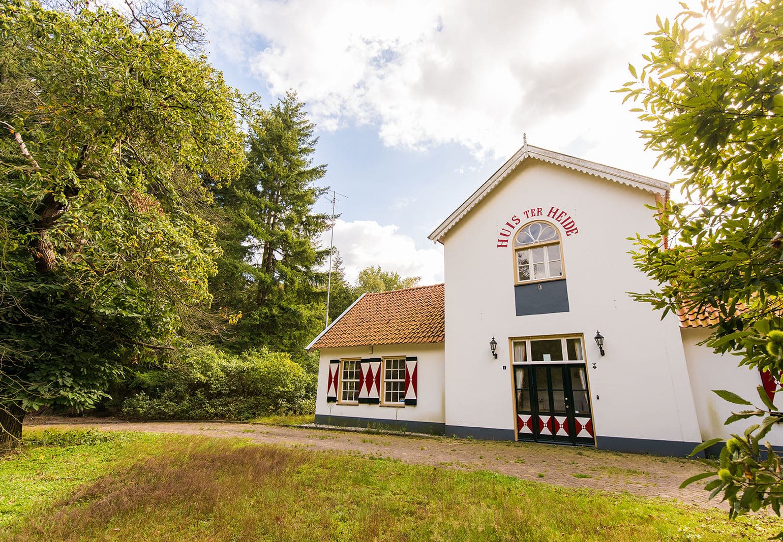 Informatiecentrum op natuurbegraafplaats Huis ter Heide in De Moer
