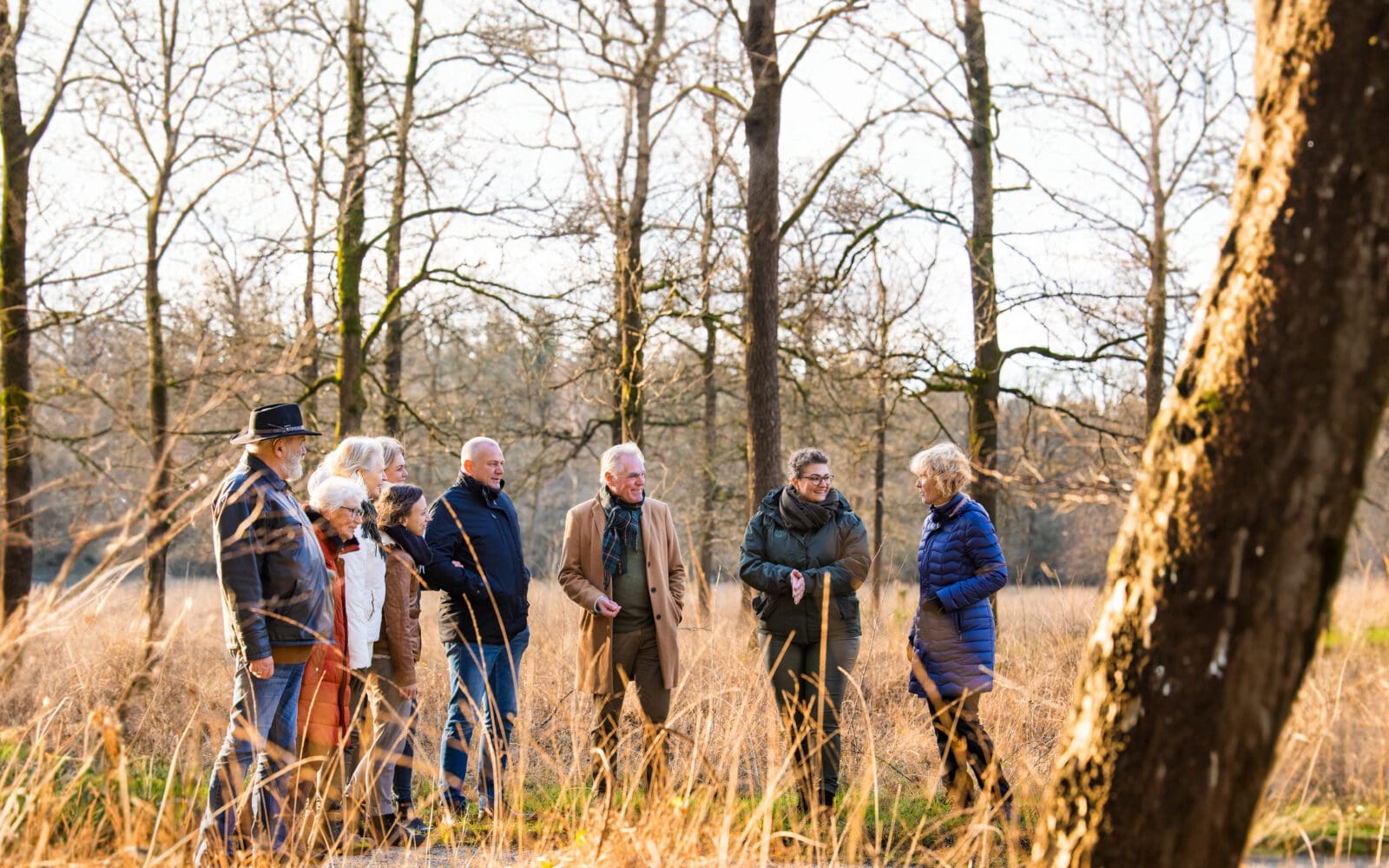 groepswandeling over een natuurbegraafplaats